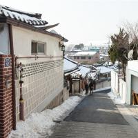 首爾旅遊｜升等住萬豪集團RYSE.穿韓服遊北村.愛妓峰和平生態公園.滑雪體驗.弘大自由逛(一站購物彩妝)五日