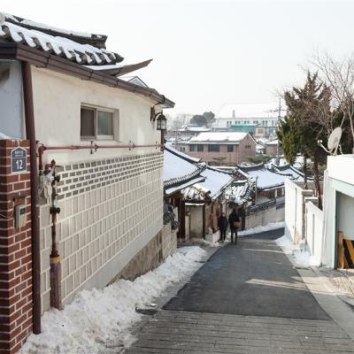 首爾旅遊｜升等住萬豪集團RYSE.穿韓服遊北村.愛妓峰和平生態公園.滑雪體驗.弘大自由逛(一站購物彩妝)五日