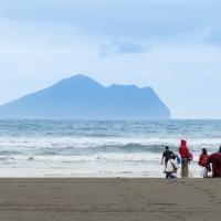 快閃限定｜北基宜旅遊｜東北角外澳沙灘迎接2025曙光.烏石港海景酒店BUFFET.極東之美燈塔.仁愛市場料理｜台北出發