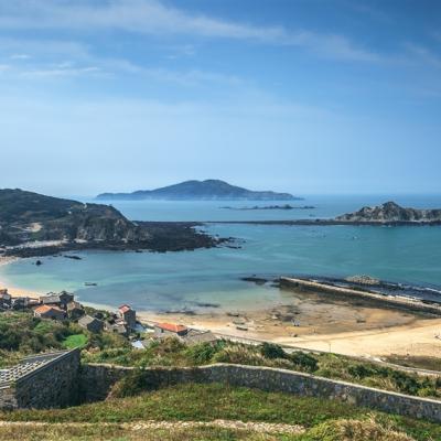 馬祖旅遊｜百大亮點｜南北竿東西莒.北海坑道.芹壁.神祕小海灣.有榕路.菜埔澳地質公園3日