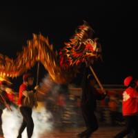 苗栗旅遊｜元宵限定.2025苗栗𪹚龍系列活動.銅鑼炮仗花公園.彩虹湯圓DIY.新埔車站遇海風F二日|大人囝仔