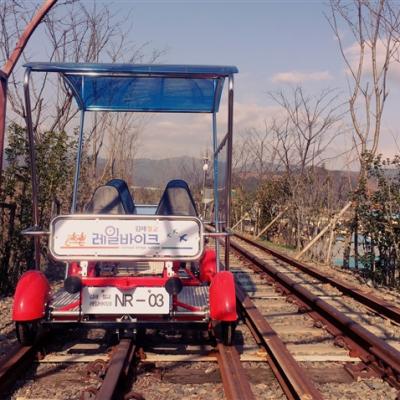 釜山旅遊｜精彩刺激斜坡滑車.趣味樂天探索樂園.美景天空膠囊列車.悠閒愜意鐵道自行車四日(一站購物彩妝)