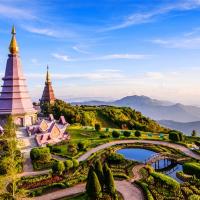 泰北旅遊│入住五星(一晚),清萊黑白藍廟,茵他儂山,青青草原,尼曼商圈,五星饗宴,無購物五日