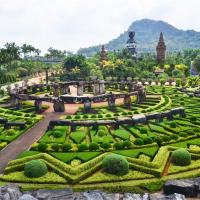 泰國旅遊│曼谷國際五星一晚,超人氣長頸鹿,古城餵食小象,泰式按摩,東芭樂園,EmSphere新百貨6日