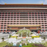 台北旅遊｜38女王節｜圓山西密道導覽.名陽匍休閒農莊賞花.松鶴餐廳自助餐二日｜中部出發
