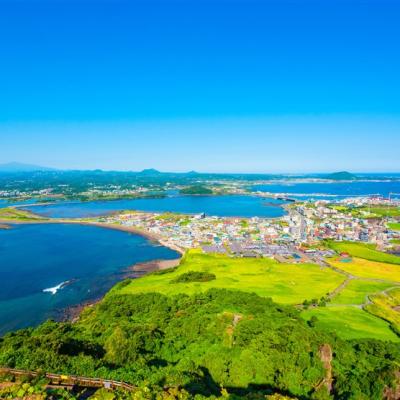 慢遊濟州半自助｜一日自由活動.連住市區飯店兩晚.牛島海洋公園.世界遺產城山日出峰.光之地堡.超市補貨(一站彩妝購物)五日