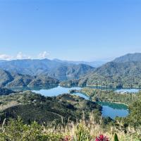 宜蘭旅遊｜最高折3百｜淡蘭吊橋.石碇千島湖.新寮瀑布.村却溫泉酒店＆升等星隅客房二日｜台中出發