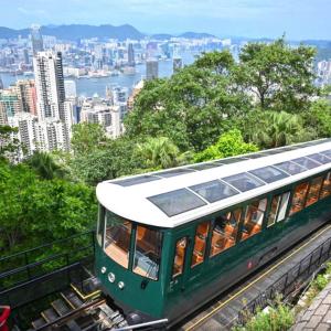 香港-中西文化深度一日遊| 來回山頂纜車&添好運點心體驗&漫步舊城及金庸百年誕辰紀念‧江湖盛滙| 中/英導覽| 2人成行優惠中