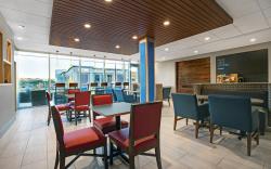Holiday Inn Express And Suites Milwaukee - Brookfield By IHG