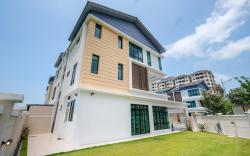Solok Sungai Emas by Plush