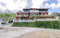 Adinda Beach Hotel and Villa