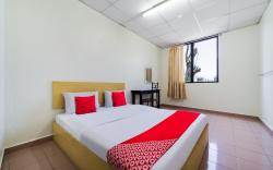 OYO 89461 CP Hotel