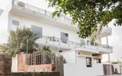 Capital O 61009 Hotel Raj Mahal Sarnath