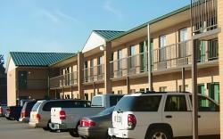 Clairmont Inn and Suites Warren