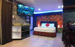 ClockWorkOrange Luxury Suites