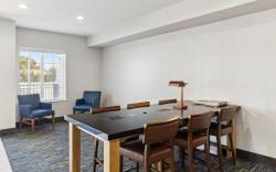 Holiday Inn Express & Suites Mountain View Silicon Valley By IHG