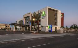 Holiday Inn Express And Suites Phoenix North - Happy Valley By IHG
