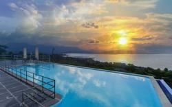 StayVista's Princess - A Villa with Infinity Pool & Breathtaking Views