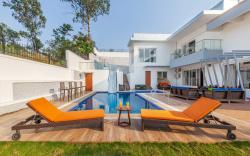 StayVista's White Pebbles with Theater Room
