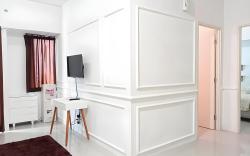 Comfy 2 BR Apartmen 60 m At Pakuwon Mall With Wifi