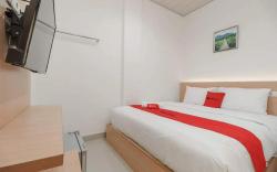 RedDoorz Plus near RS RK Charitas 2 Palembang