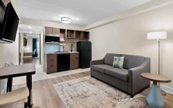 Latitude Suites Tinton Falls Eatontown,BW Premier Collection