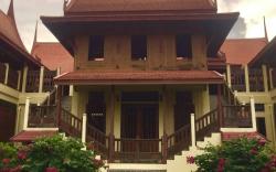 Luang Chumni Village