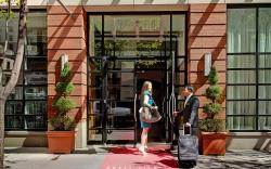 Hotel Giraffe