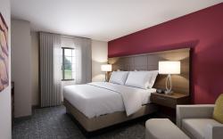 Staybridge Suites IAH Airport East By IHG
