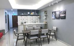 Luminous ~ Walking Distance to SEE, SHOP and EAT!