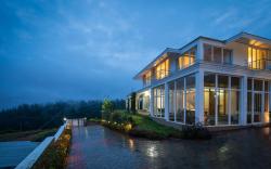StayVista at The Lilly Ooty with Breakfast