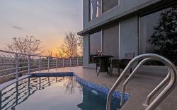 StayVista's Elevar Villa - Elevate your stay with a Mountain-View, Terrace & Plunge Pool