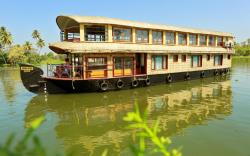Upper Deck Houseboats