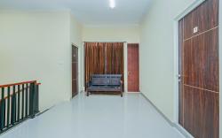 OYO 1957 Riverside Residence