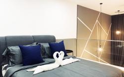 EkoCheras Love Nest: Suite & Pool by MOKA