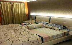 Comfy Orchard Apartment Above Pakuwon (with wifi)