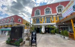 M Hostel and Cafe
