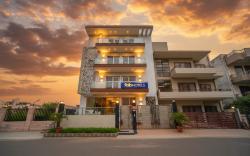 FabHotel Emoji Stays