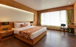 Summit Montana Suites & Spa at Mall