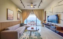 Seaview & Bathtub | The Aria Luxe Suite @Danga Bay