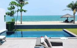 Beachfront 4 Bedrooms villa Sanctuary Ho Tram