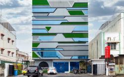 RedDoorz Premium near Centre Point Mall Medan