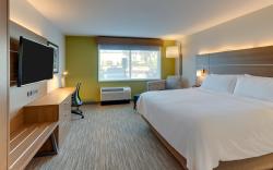 Holiday Inn Express & Suites Roanoke - Civic Center By IHG