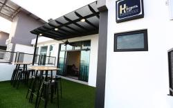 H BY NOBITA HOMESTAY- BALCONY