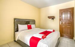 RedDoorz Plus near RSUD Dr. Pirngadi Medan 2