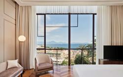 De Bonart Naples, Curio Collection by Hilton