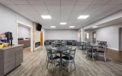 Days Inn and Suites by Wyndham Hammond IN