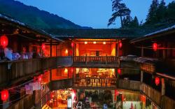Tulou Herongzhuang Inn