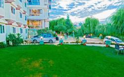 Royal Jardin Whistling Pines Resort