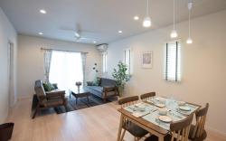 B22【French house】, 3min to HWY, 5 min to beach.